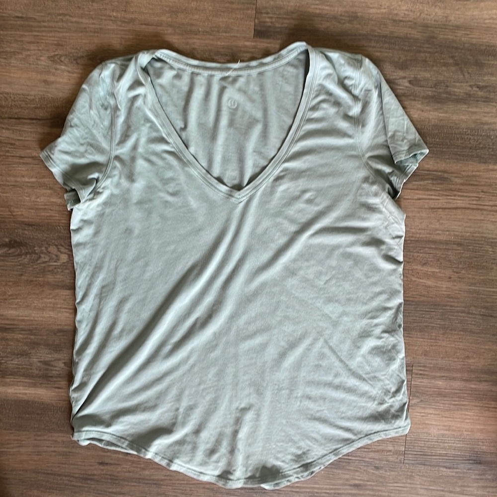 Lululemon T Shirt V Neck Size Medium (M) Pastel Blue Turquoise